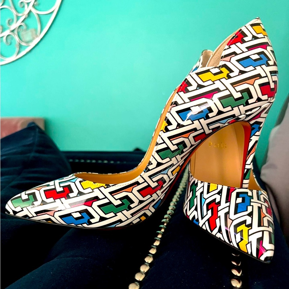 Size 37 1/2 EuR Christian Louboutin Red Bottom heels